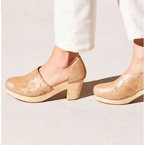 Free People Monroe Clogs size EU 40 US 8.5 Chunky Gold Foiled Tan Patent Leather - Picture 1 of 13